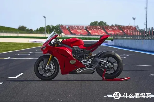 2025杜卡迪Panigale V4海外发布,增加eCBS延迟刹车入弯