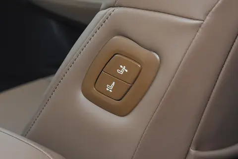 进口十六代丰田皇冠SD理性选购指南：5万差价的实用主义抉择